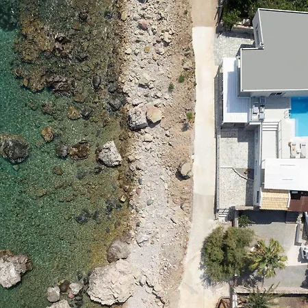 Hamilton Sea Front Villa