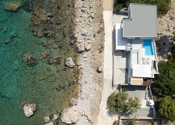 Hamilton Sea Front Villa